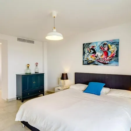 Stunning 2 Bed, 2 Bath Getaway Apartment