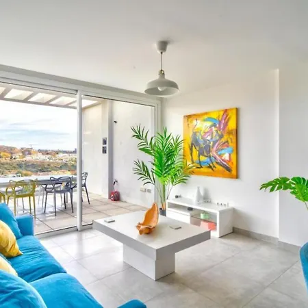 Apartment Stunning 2 Bed, 2 Bath Getaway