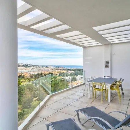 Stunning 2 Bed, 2 Bath Getaway Apartment La Cala De Mijas